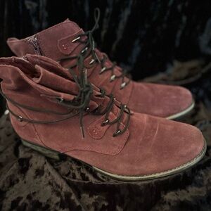 Earth 11 Boone Purple Suede Ankle Boots W/Side Zip